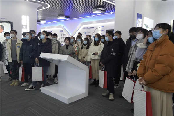 “與寧相約，筑夢青春”丨百名寧鄉(xiāng)籍雙一流高校學子參訪中部產(chǎn)業(yè)基地