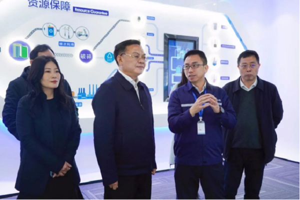 湖南省商務(wù)廳黨組書記、廳長沈裕謀調(diào)研中偉股份中部產(chǎn)業(yè)基地