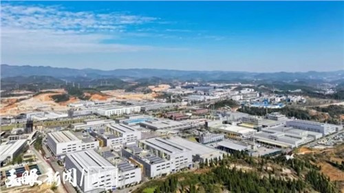 媒體看中偉 | 貴州日?qǐng)?bào)《從一塊電池看一個(gè)集群》聚焦中偉產(chǎn)業(yè)鏈龍頭優(yōu)勢(shì)